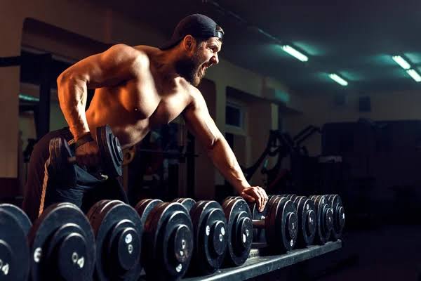 Hombre entrenando